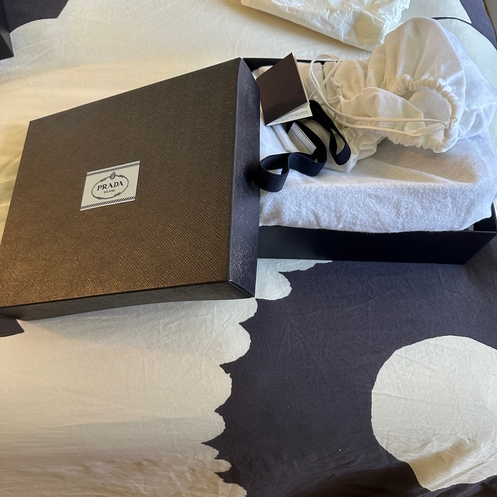 Prada crossbody black calf leather bag - Picture 3 of 13